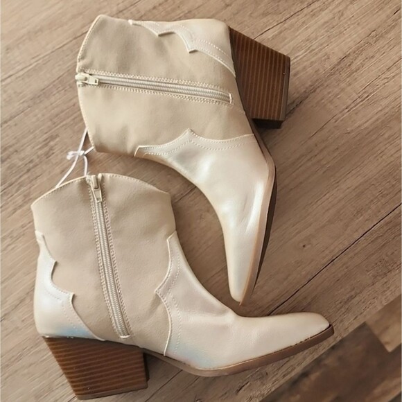 NWT Indigo Rd. Iralannie-R Cream Western Ankle Boots Women's 7M - Picture 4 of 5